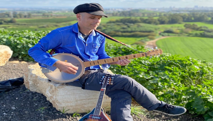 הכל התחיל בדינוזאור - מוזיקת עולם לכל המשפחה.